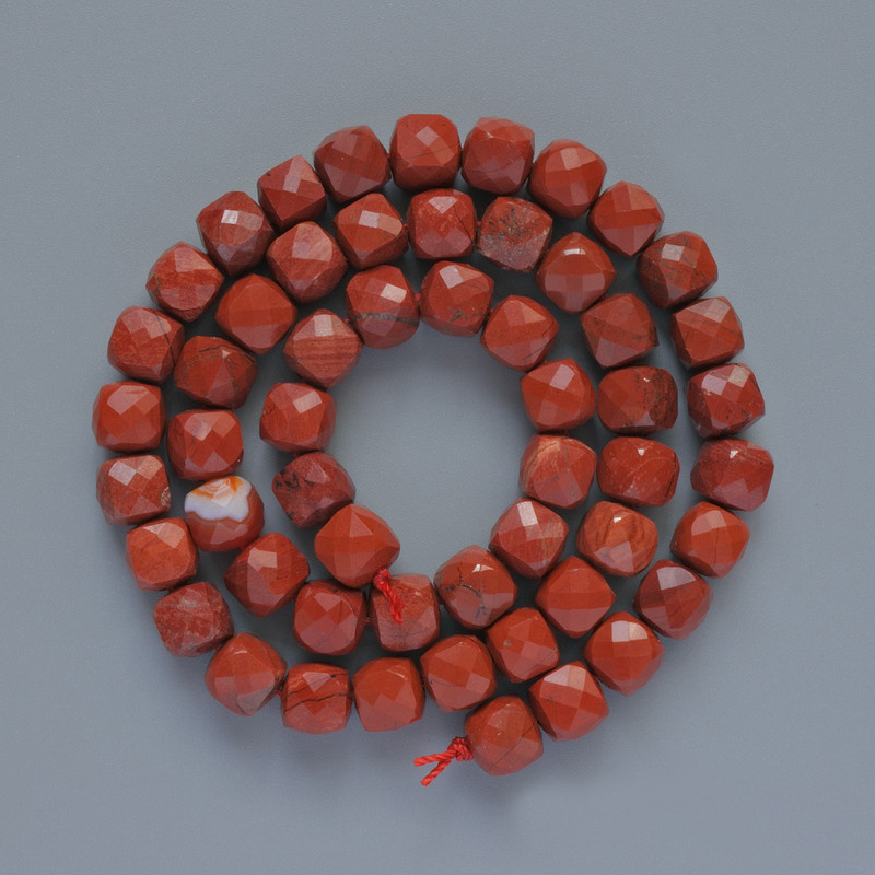 Red Jasper Beads, Natural Stone Faceted Cubes, 7 mm Diameter, 38 cm Length on Thread