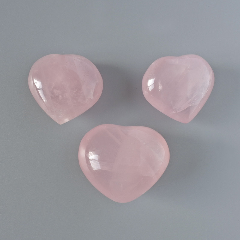 "Heart" Pink Quartz Souvenir Natural Stone, assorted diameter 40x36 mm +/- from 60 g (per 100 g).