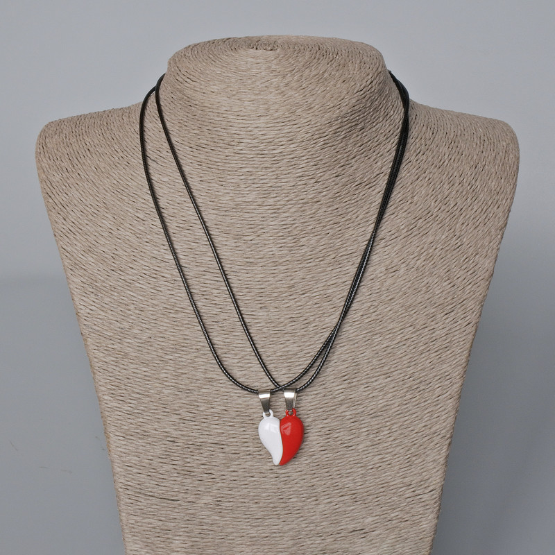 Pair of Heart Pendants on a Magnet, White and Red Enamel 22×17, 5 mm +/-, Length 45-50 cm+