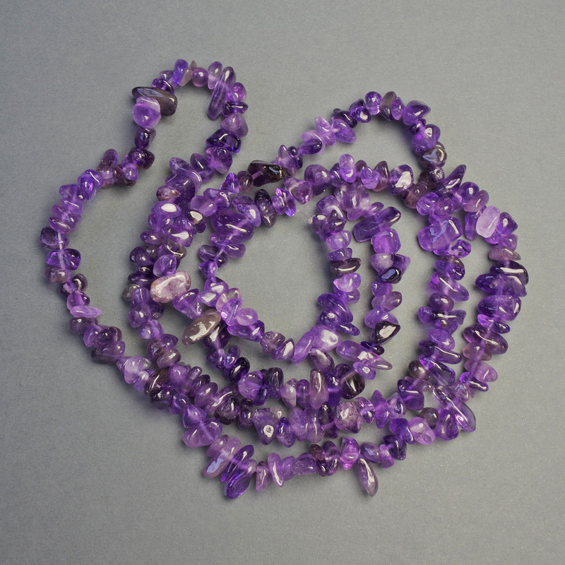 Amethyst Beads on Thread, Natural Stone Chips, Diameter 4-8×2-5 mm +/-, Length 82 cm+