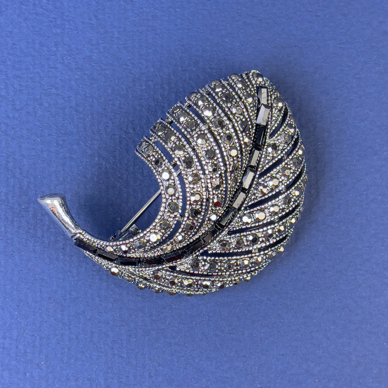 Brooch Feather gray and black crystals, dark-silver metal, diameter 47x34mm +