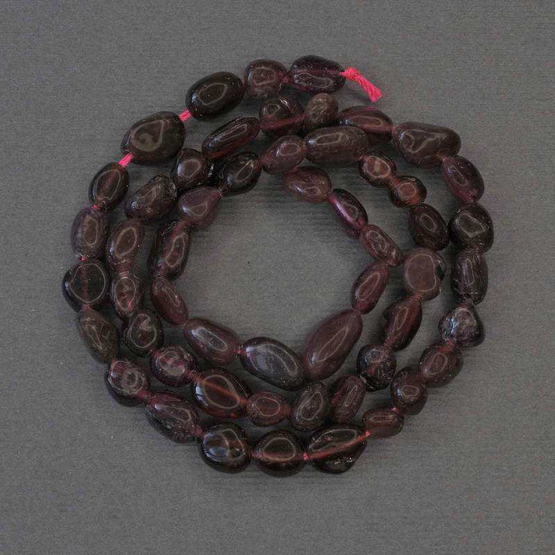 Garnet rondelle beads, 8–10×6 mm, on a thread, length 39 cm+