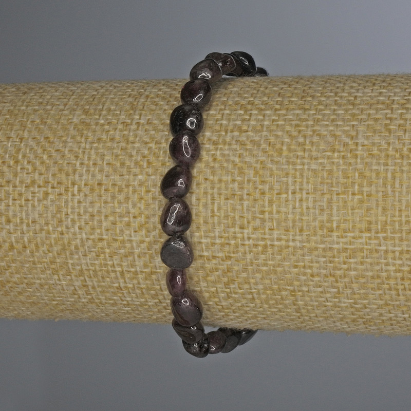 Garnet faceted-bead bracelet, 7x6 mm diameter, 18 cm length, stretch