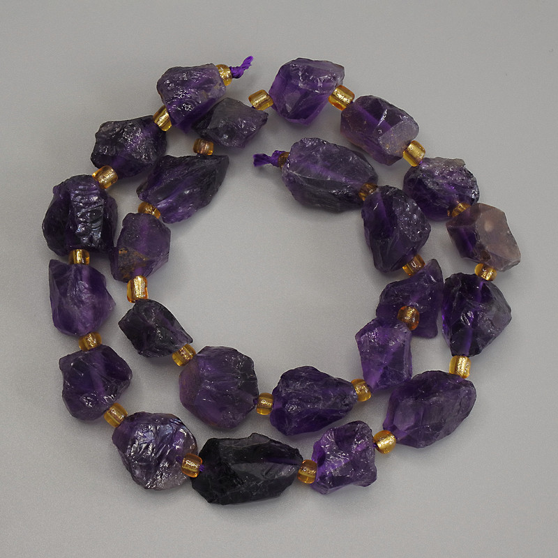 Rough Amethyst Beads, diameter 15–19×10–14 mm, with 3 mm seed beads, length 40 cm on thread