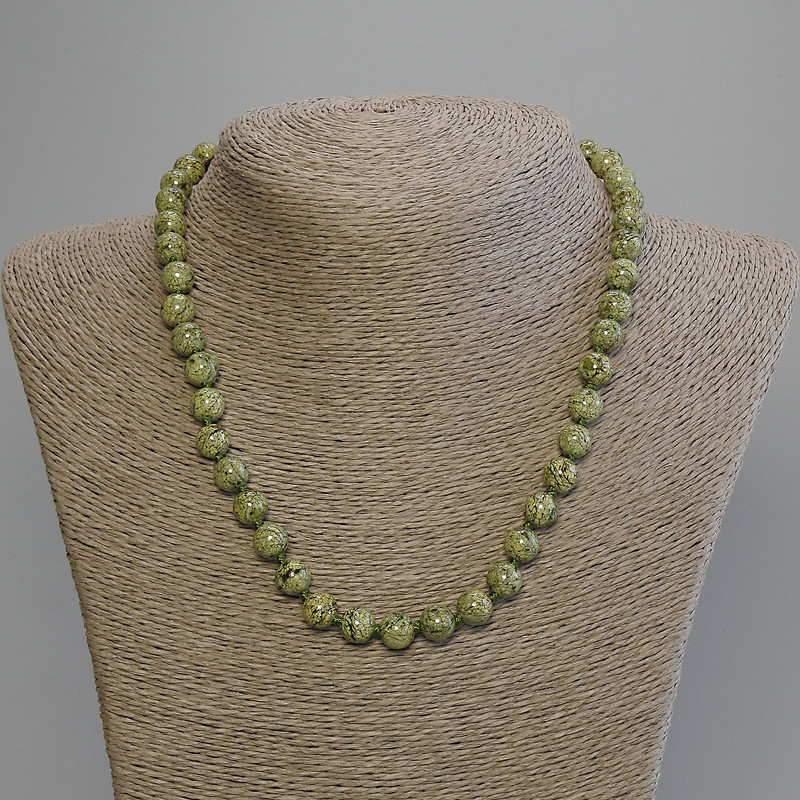 Serpentine necklace with smooth 8mm beads, approx. 50 cm long, with clasp