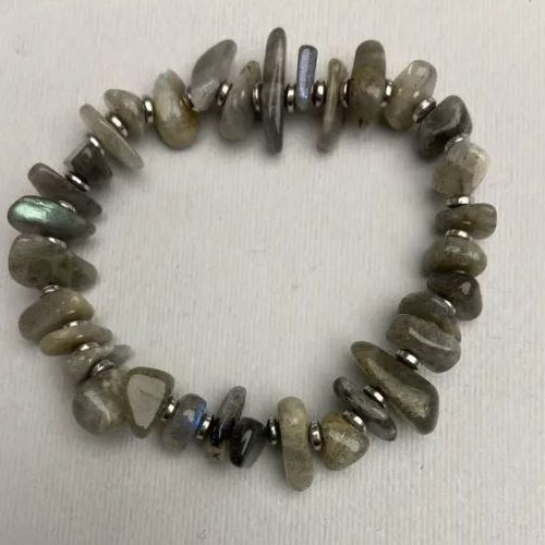Labradorite chip bracelet 10-15×2-7 mm ± with metal inserts, length 18 mm ± stretch