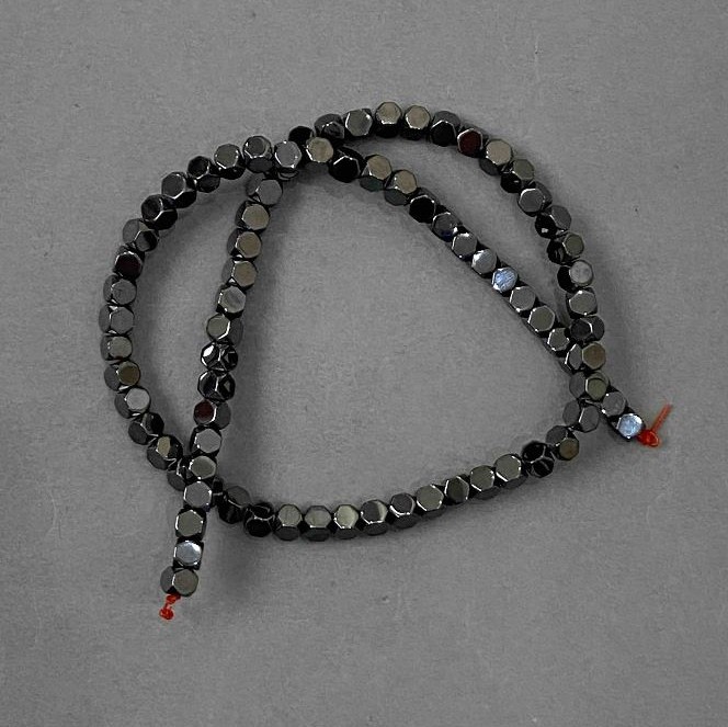 Hematite cube beads 5x5 mm on thread, length 40 cm+
