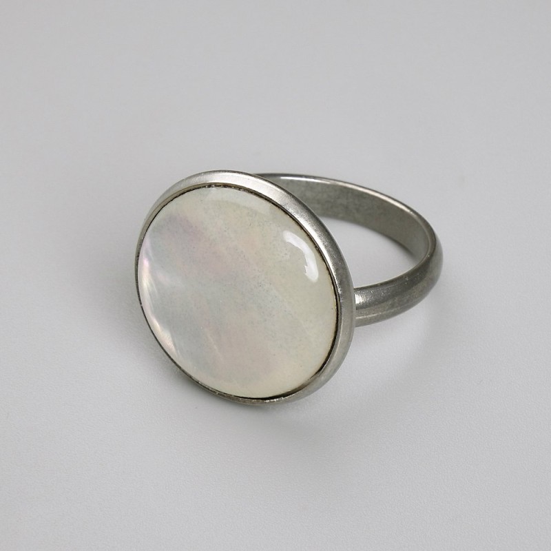 Mother-of-Pearl Stud Earring 18 mm +/-, silver-tone metal