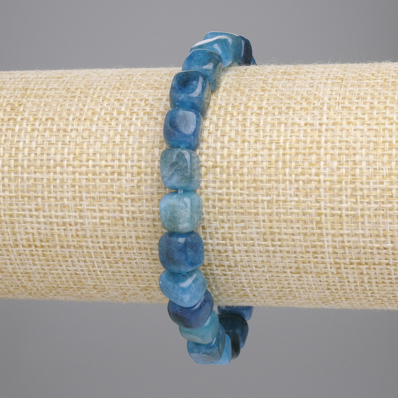 Apatite bracelet cube 8x8 mm +-, length 18 cm +- stretch