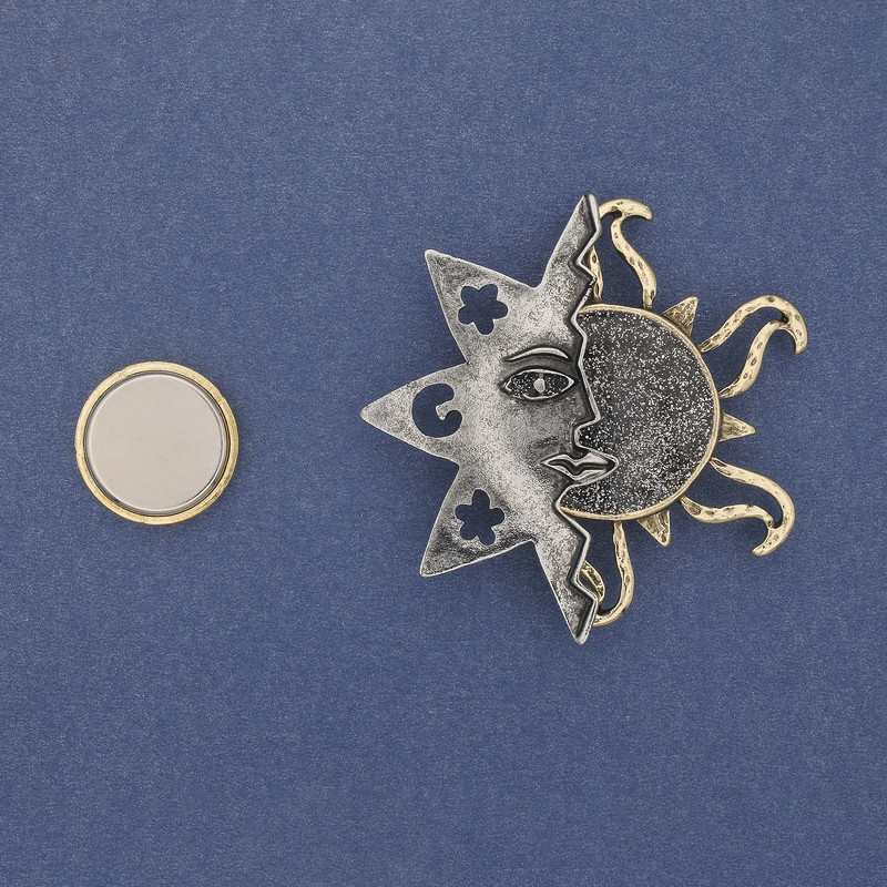 Magnetic Brooch: Star with Sun in Silver-toned and Gold-toned Metal 47mm+