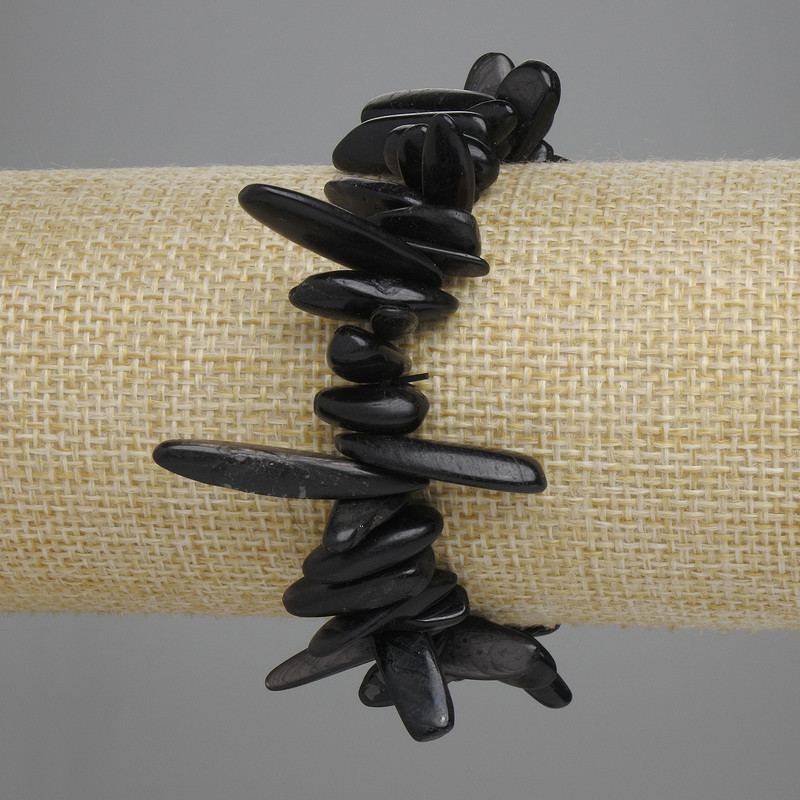 Bracelet with obsidian chips 'Needle', diameter 10–20×3–5 mm, length 18 cm, stretch