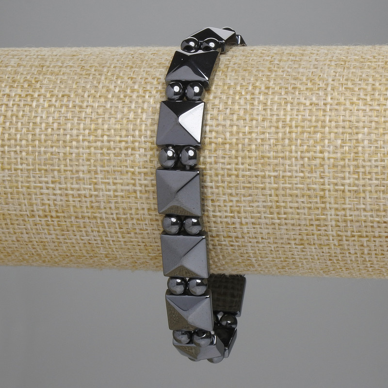 Hematite bracelet with faceted square links 10×10 mm ±, beads 4 mm ±, length 18 cm ±, stretch