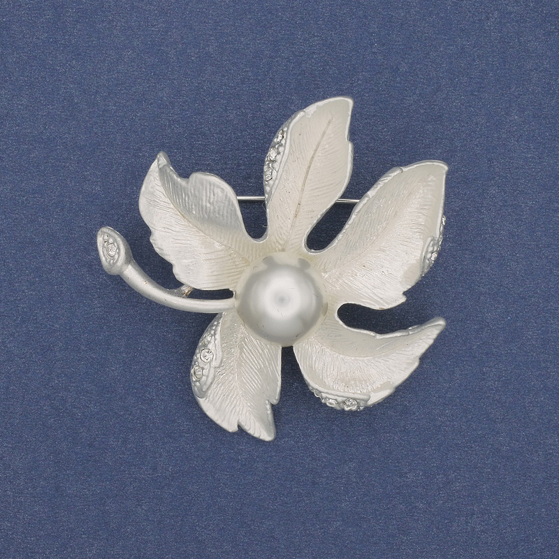 Brooch Leaf with Pearl and Crystals, Enamel, Silver-Tone Metal 46mm+