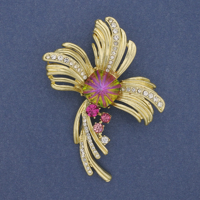 Accent Brooch Pendant with Rhinestones, Golden Metal, 70×52 mm+