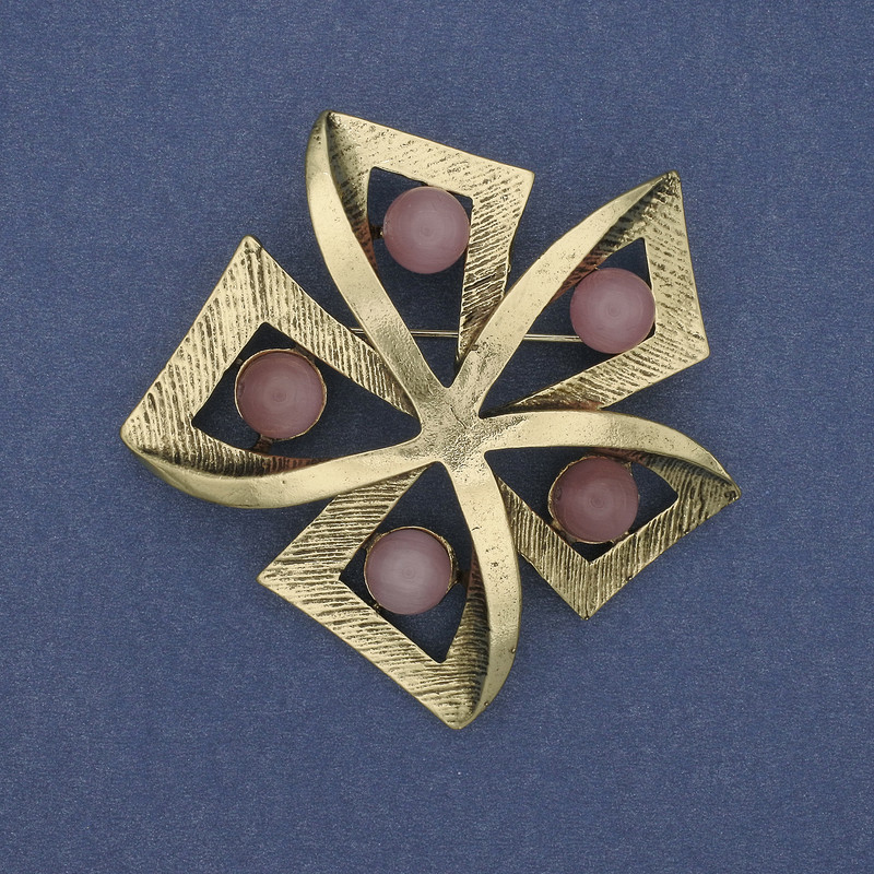 Brooch Accent Pink Cat's Eye with Gold-Tone Metal 60mm+