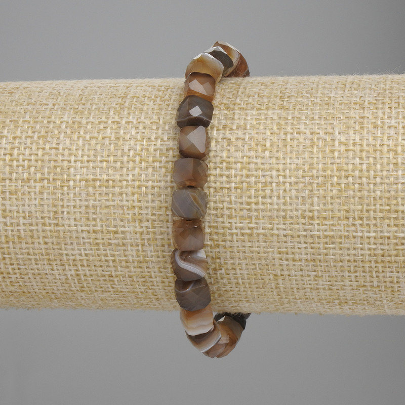 Faceted Agate Cube Bracelet, 6x6 mm, 18 cm length, stretch
