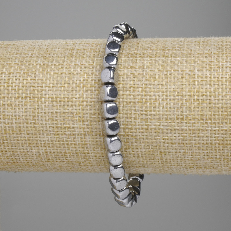 Hematite Cube Bracelet, 5×5 mm cubes, 5 mm diameter, silver color, 18 cm length, stretch elastic