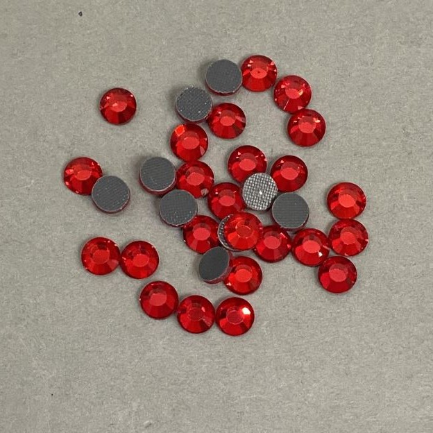 Red glue-on rhinestones, 6 mm diameter, 180 g pack (±)