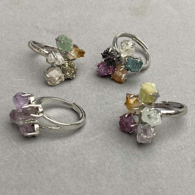 Earring 'Magic of Gemstones' Assorted Uncut Stones (4–5 Petals) One Size