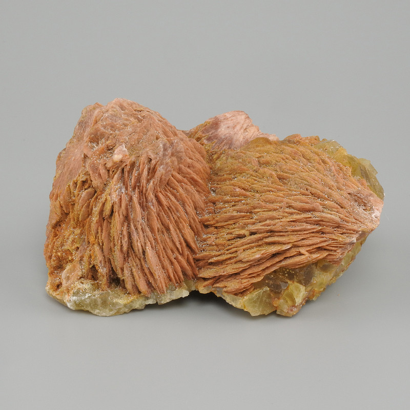 Weight from 185 g (per 100 g ±) Natural unprocessed Barite stone, dimensions 70×60×30 mm ± (assorted sizes)