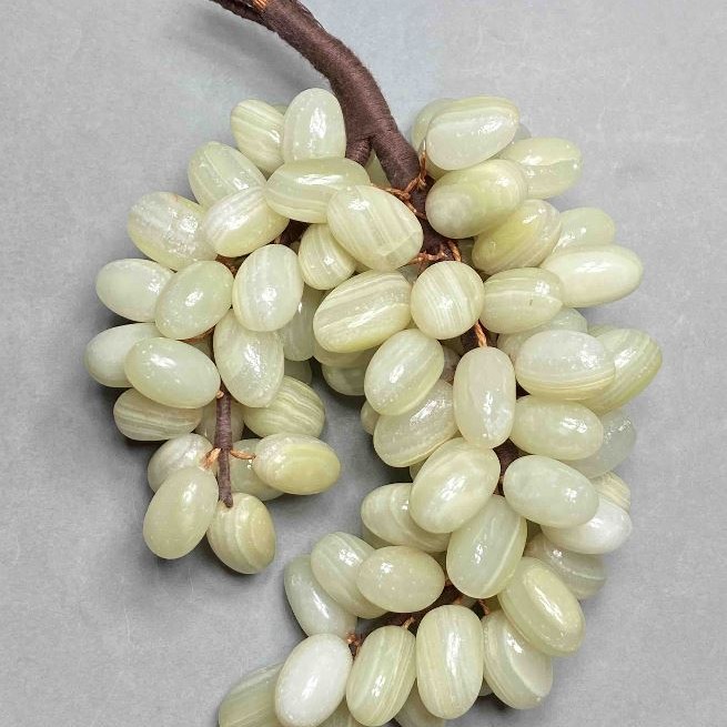 Decorative cluster of grapes made of natural onyx, flexible, diameter 21-25 mm ±, dimensions ~20x15x7 cm+