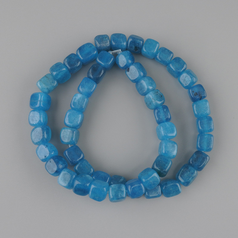 Apatite cube beads 7.5–8.5×7.5 mm, on thread, 38 cm length