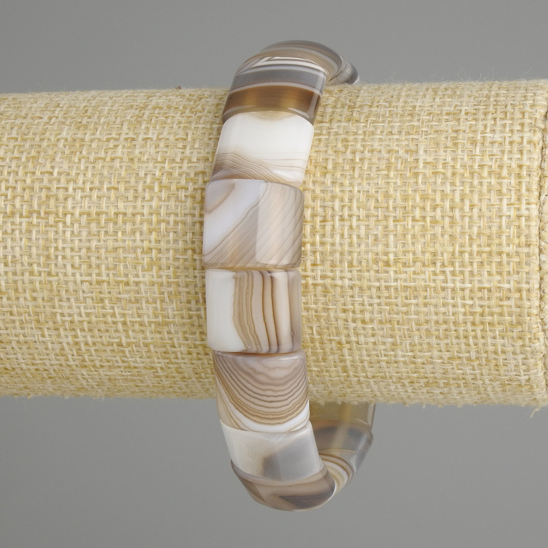 Agate bracelet with smooth links, diameter 15×12–13 mm, length 18 cm ±, stretch base