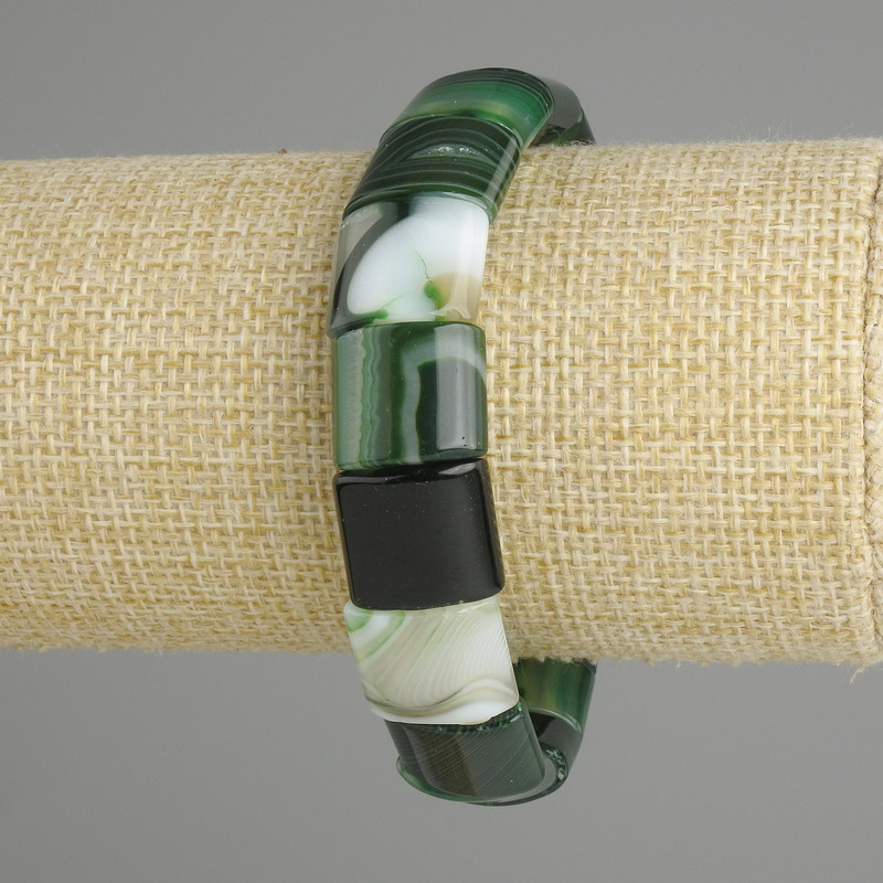 Agate bracelet with smooth links, diameter 15x13 mm ±, length 18 cm ±, stretch