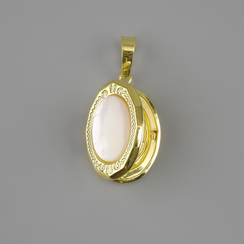 Photo pendant with Mother-of-Pearl, oval 21×16 mm, length ~31 mm, gold-tone metal