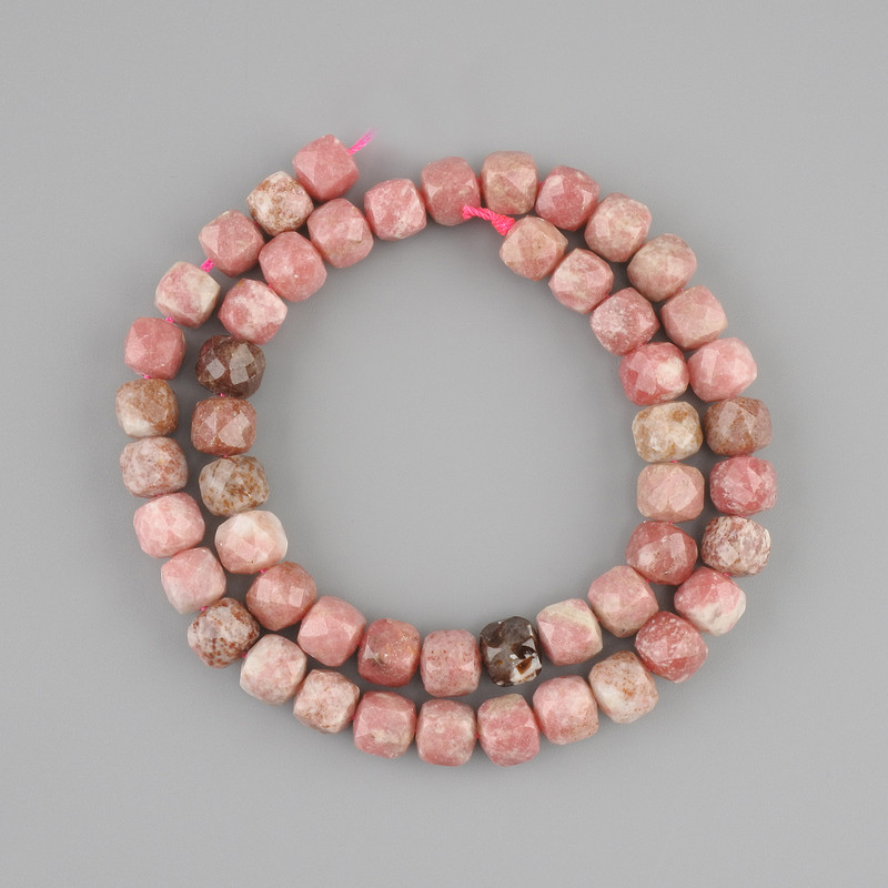 Rhodonite faceted cube beads, 7×7 mm diameter, 37 cm length on a thread