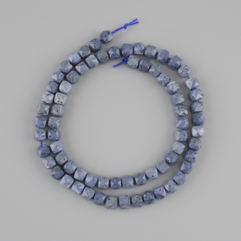 Sponge Coral Beads, Faceted Cube, Diameter 5x5 mm, 37 cm Length on Thread