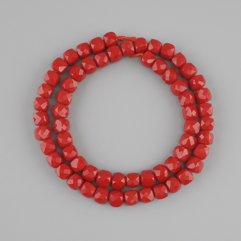 Coral Beads, Faceted Cube, 6x6 mm, 39 cm length on thread