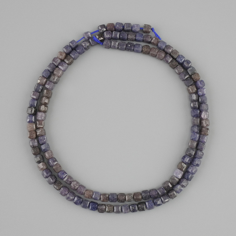 Faceted Sapphire Beads Cube, 3×3 mm diameter, 39 cm length ±