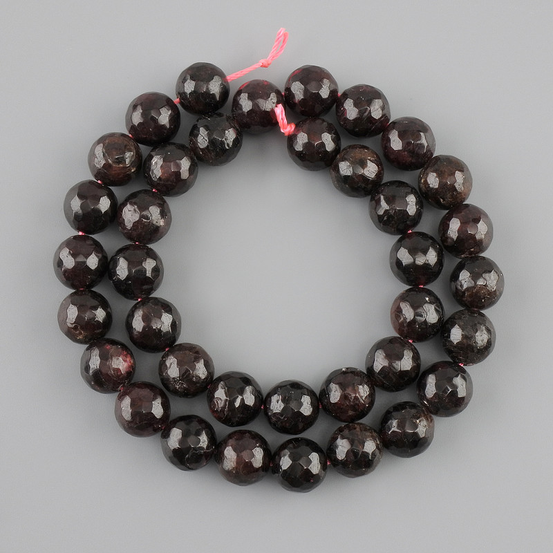 Garnet Beads, Faceted Ball, 10 mm Diameter ±, 38 cm Length ± on Thread