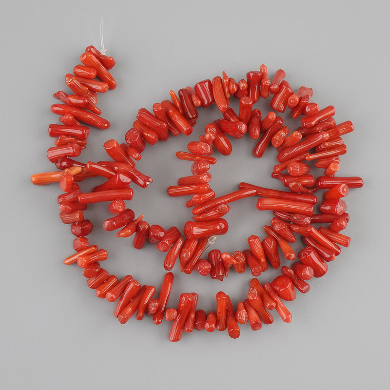 Coral beads, chip-needle shape, diameter 8-18×2-5 mm, length 39 cm on thread