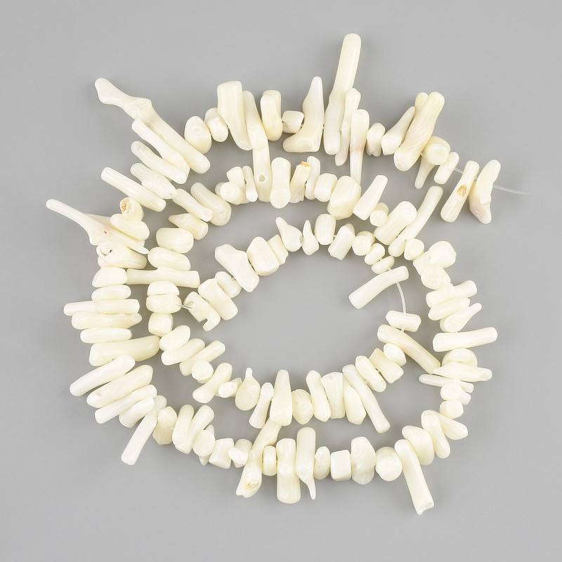 Coral bead chips, needle shape, diameter 5–20×2 mm, 5–6 mm ±, 43 cm ± on thread