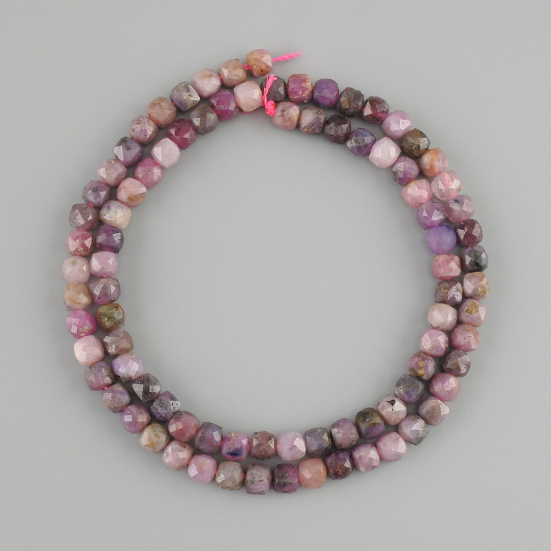 Ruby Sapphire faceted cube beads, diameter 5×5 mm, length 39 cm