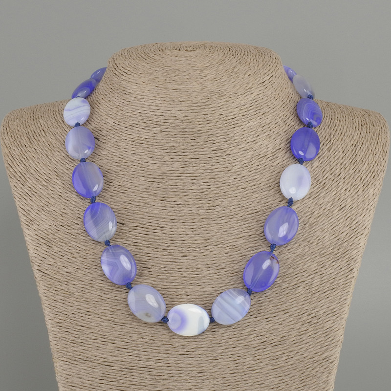 Agate necklace with oval beads, 19.5–20×15 mm, length 45 cm, with clasp