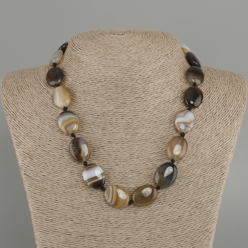 Agate Oval Necklace, diameter approx. 19.5–20×15 mm, length 45 cm ±, with clasp