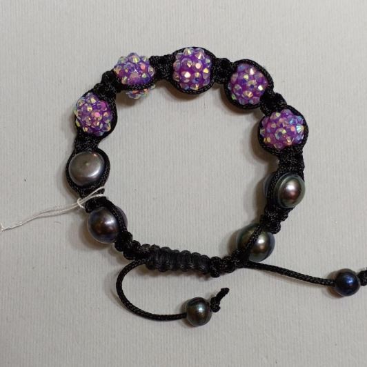 Adjustable sliding-knot bracelet
