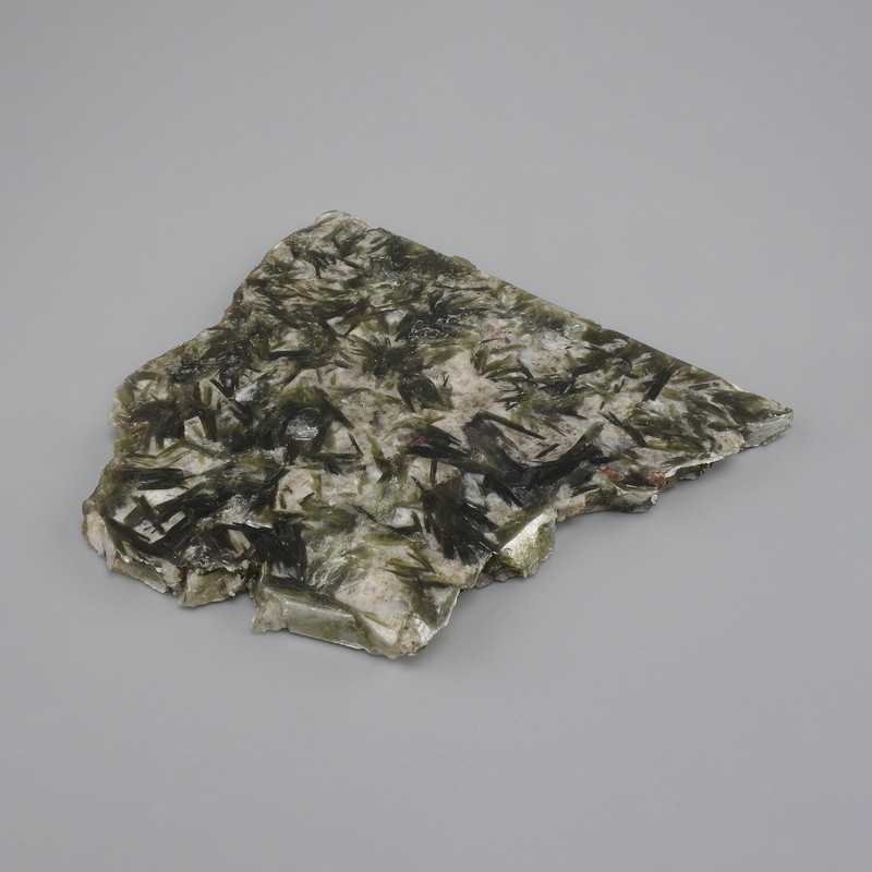 Price per 100 g! Natural Lepidolite souvenir plate, dimensions 125×105×4 mm ± assorted size