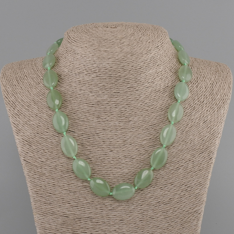 Nephrite Necklace oval 18x13mm+-, length 45cm+- with clasp
