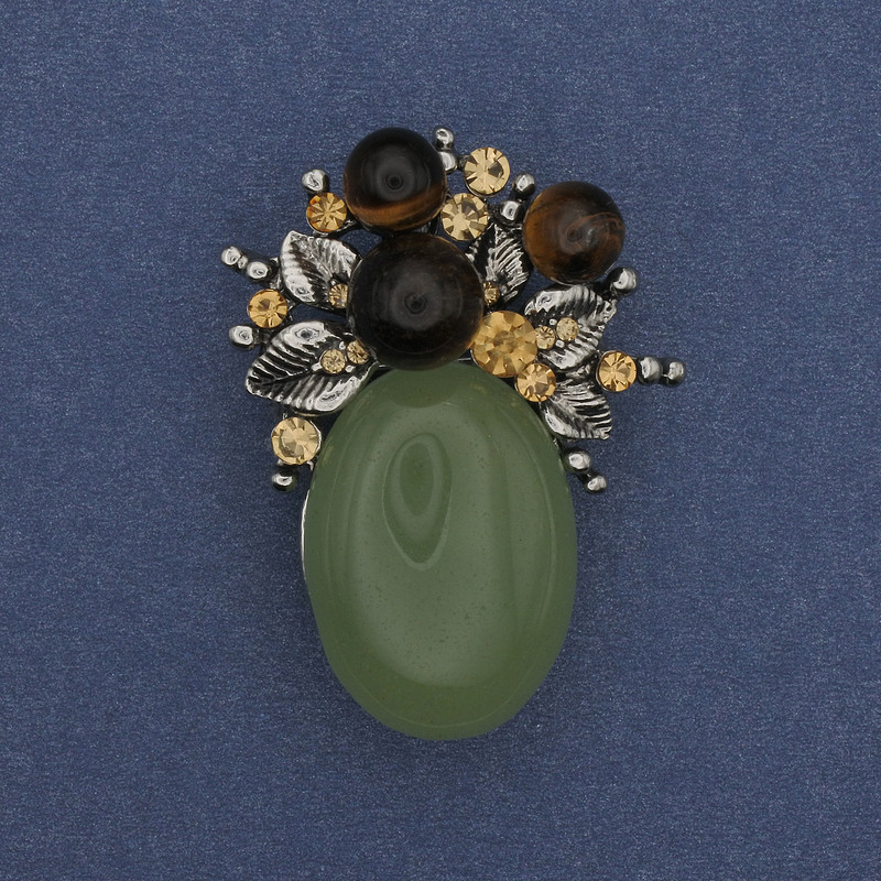 Accent brooch-pendant with nephrite and rhinestones, silvery metal, 40×30 mm+