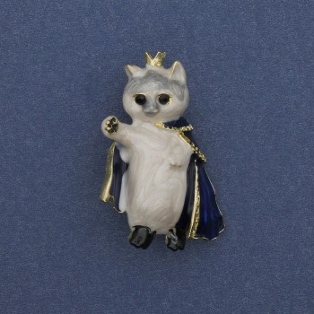 Brooch 'Cat Queen' with enamel on golden-toned metal 38×30 mm+