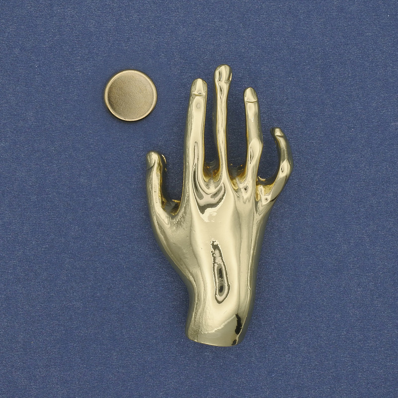 Magnetic brooch, hand-shaped, golden metal, 27x55 mm+