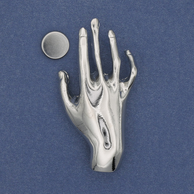 Magnetic Brooch 'Hand' in Silver Metal 27×55 mm+
