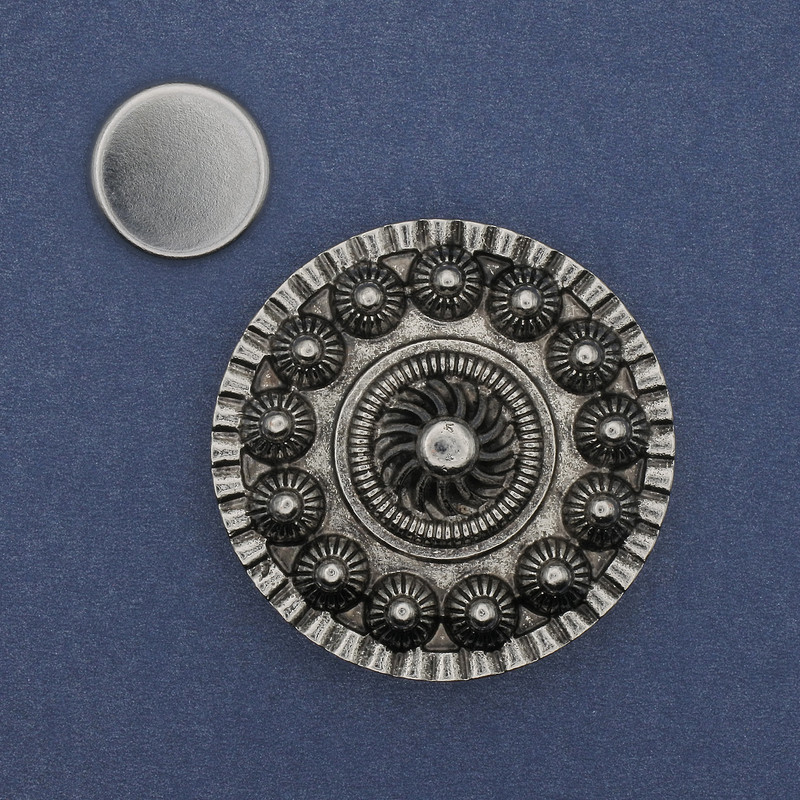 Magnetic brooch 'Accent' silver metal 40mm+