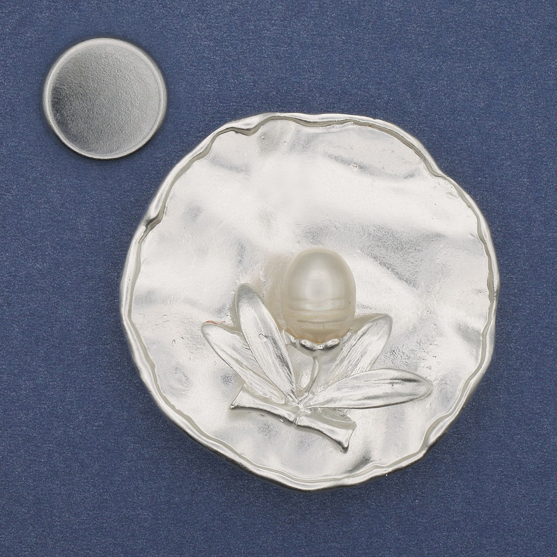 Brooch 'Accent' with enamel and pearl