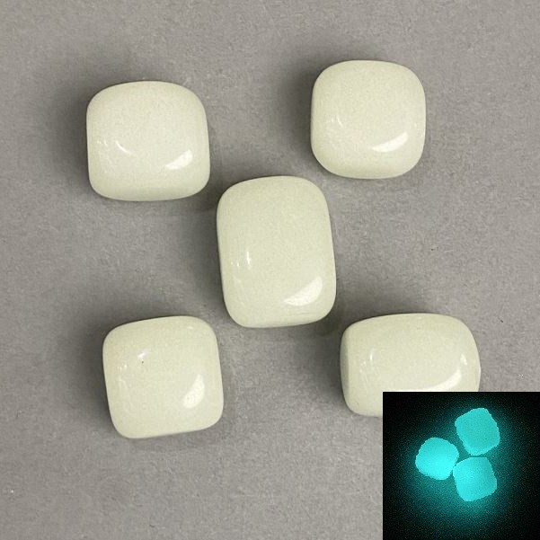 Natural Onyx Stone That Glows in the Dark, tumbled 25×17 mm (±), packaged 100 g, turquoise glow