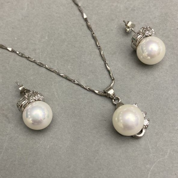 Majorca Pendant on a 40 cm chain ± and Stud Earrings Set